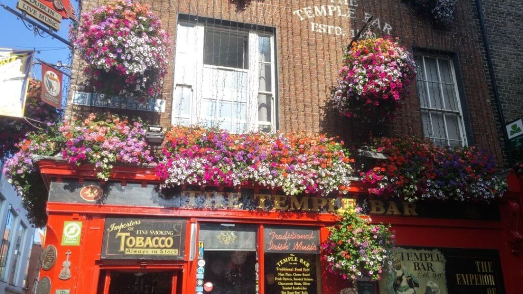 Temple Bar, Ireland, traveling, places to visit in Dublin