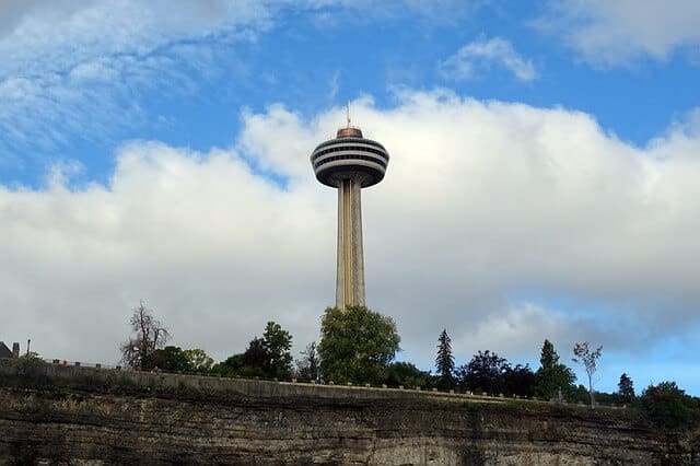 Skylon Tower, observation tower in Niagara Falls, Is Niagara Falls Worth Visiting