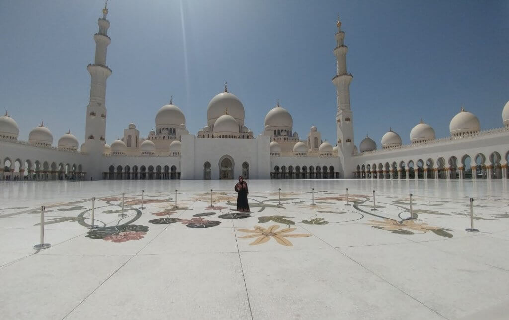 mosque, abaya, courtyard