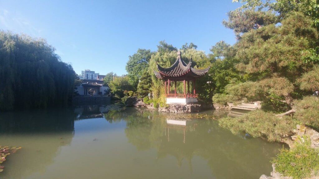 free Chinese garden, lake, Vancouver Chinese garden