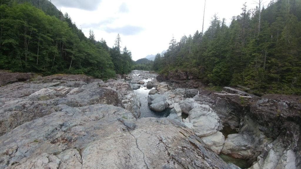Wally Creek, rocks