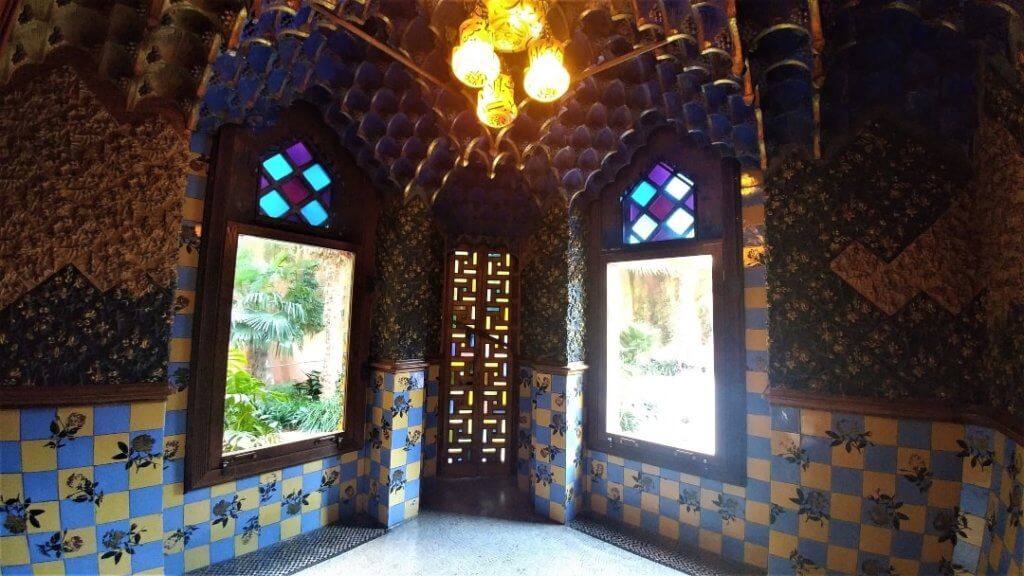 Smoking Room, blue, Vicens, Gaudi tour Barcelona