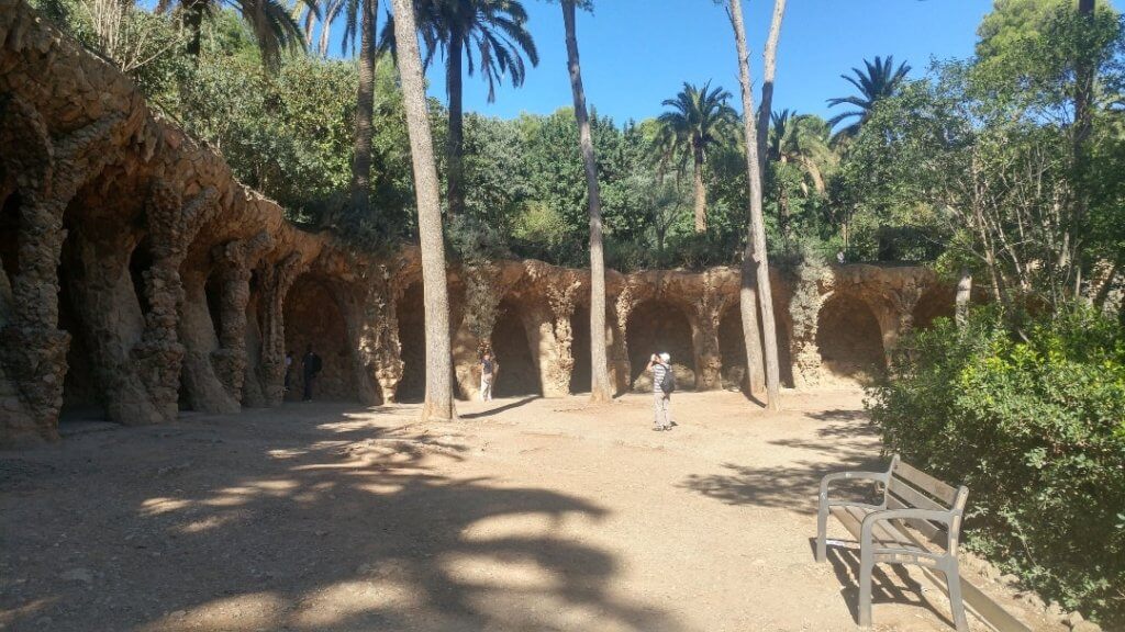 Portico of the Washerwoman, the wave, Things to see in Park Guell 