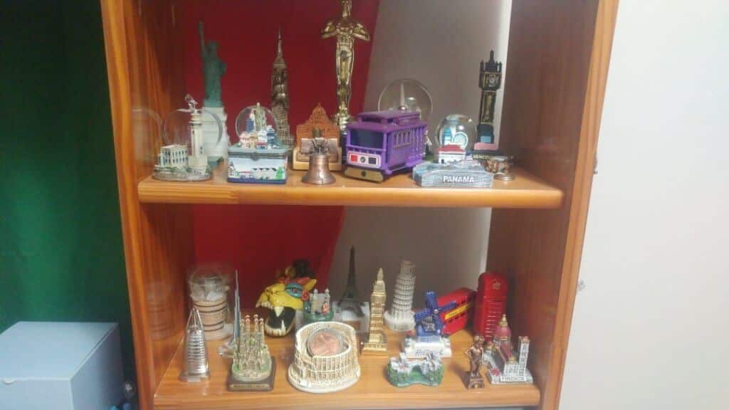 statues, souvenirs, display