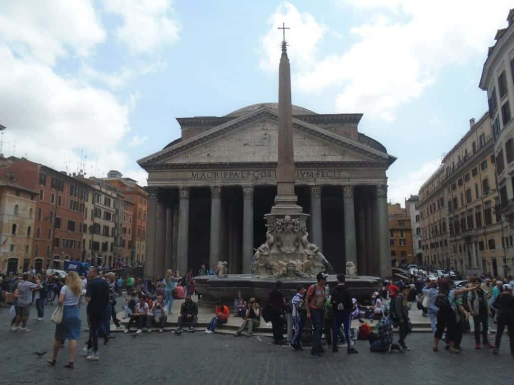 Pantheon, obelisk, must see in Rome