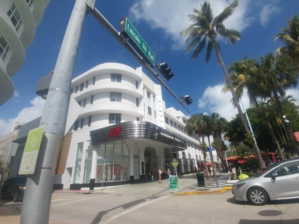 Walking up and down Lincoln Road is one of the Free things to do in Miami Beach