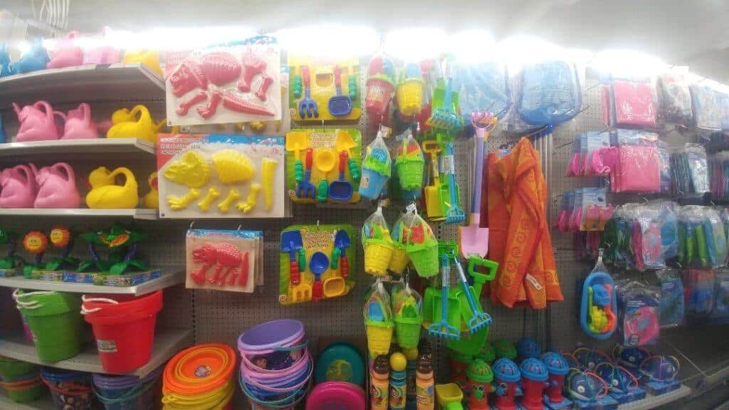 Beach toys for children are essential for a beach vacation 