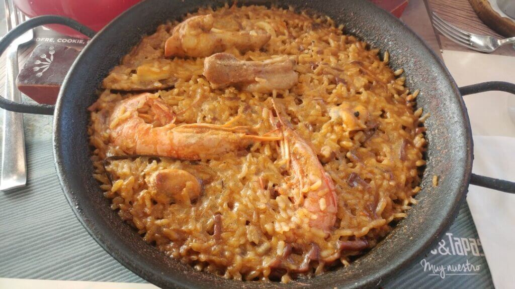 This is what a seafood paella looks like, Spanish food, rice, prawns