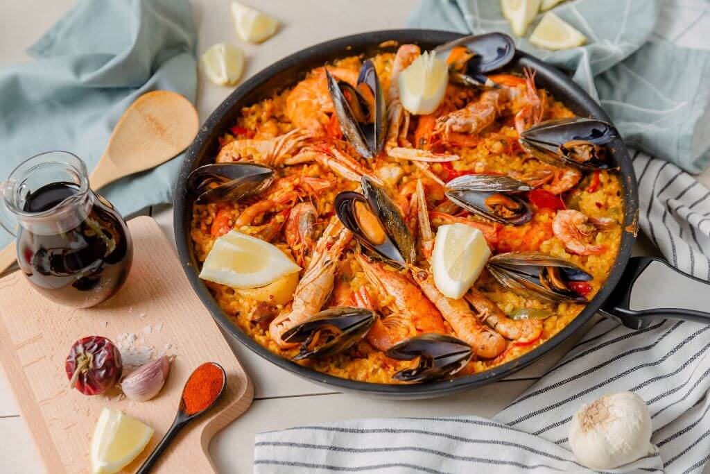 seafood paella, Spanish food, prawns, dish, mussels, Foods & drinks to try in Spain