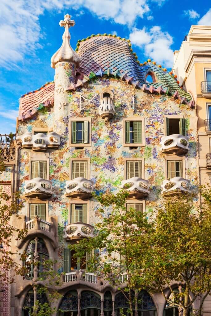 The stunning Casa Batllo, Antoni Gaudi building, Casa Batlló in Barcelona, must see Gaudi in Barcelona