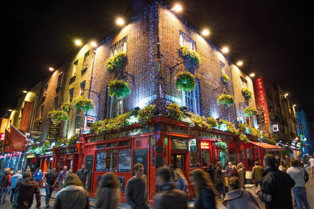The lively Temple Bar area at night, pub, Ireland