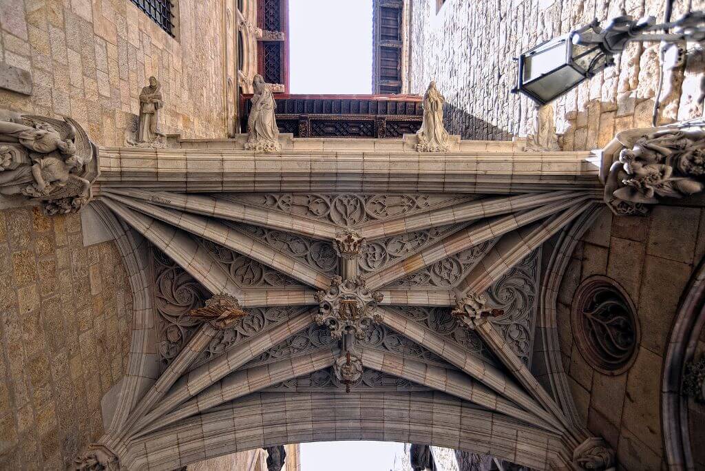The underside of El Pont del Bisbe