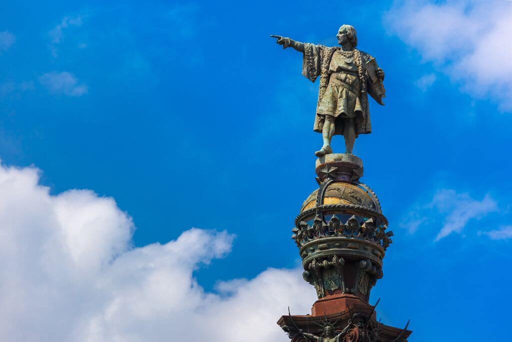 The top of Miradior de Colom, with the Columbus statue pointing towards the New World