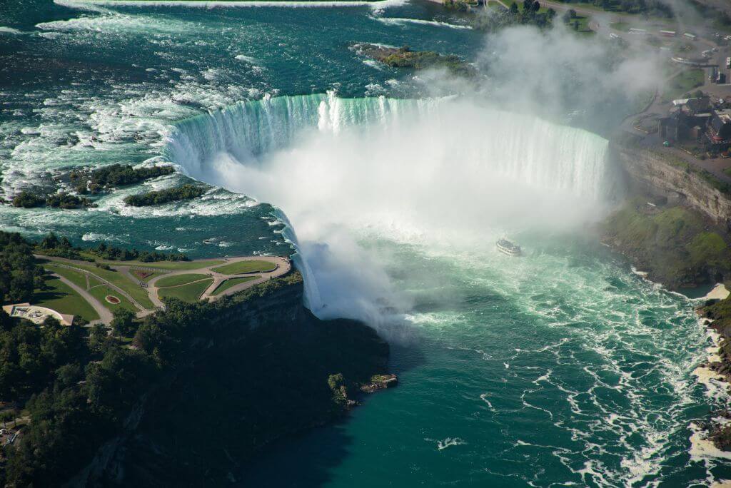Horseshoe Falls, Canada, natural wonder, Is Niagara Falls worth it