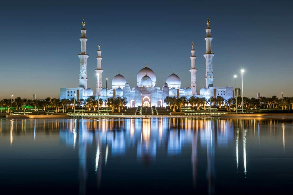 View of the Sheikh Zayed Grand Mosque at night, things to do in Abu Dhabi
