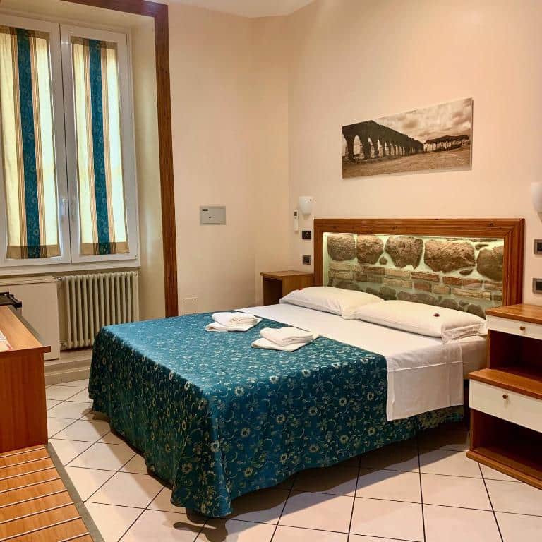 Optimus B&B room, cheap stay in Rome, Italy