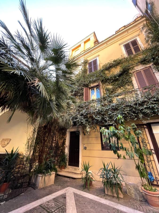 B&B Insula Urbis, bed and breakfast in Rome, close to Trevi Fountain, Rome, Italy