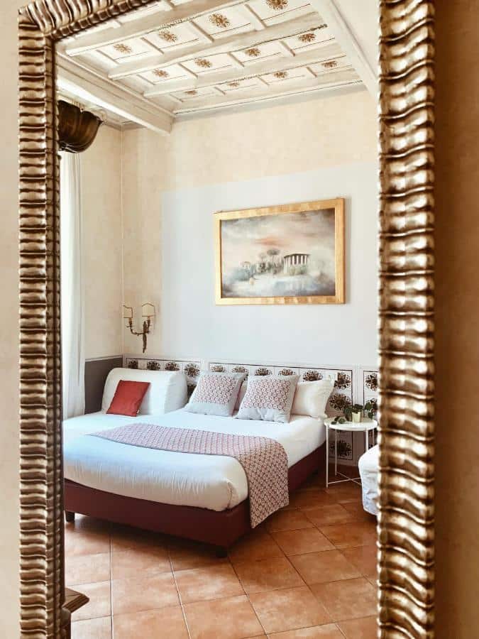 Residenza Sciarra B&B room, bed, picture frame 
