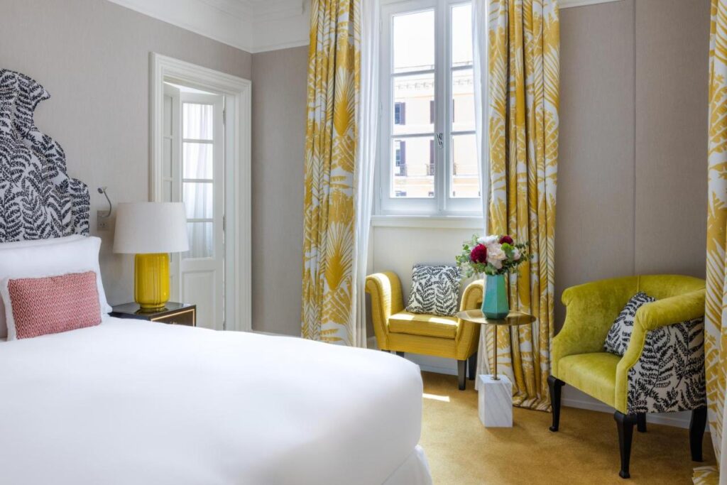 Maalot Roma Luxury Tripple Room, bed, arm chairs, yellow design