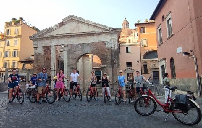 Rome: Night Bike Tour, group of bikers, explore Rome