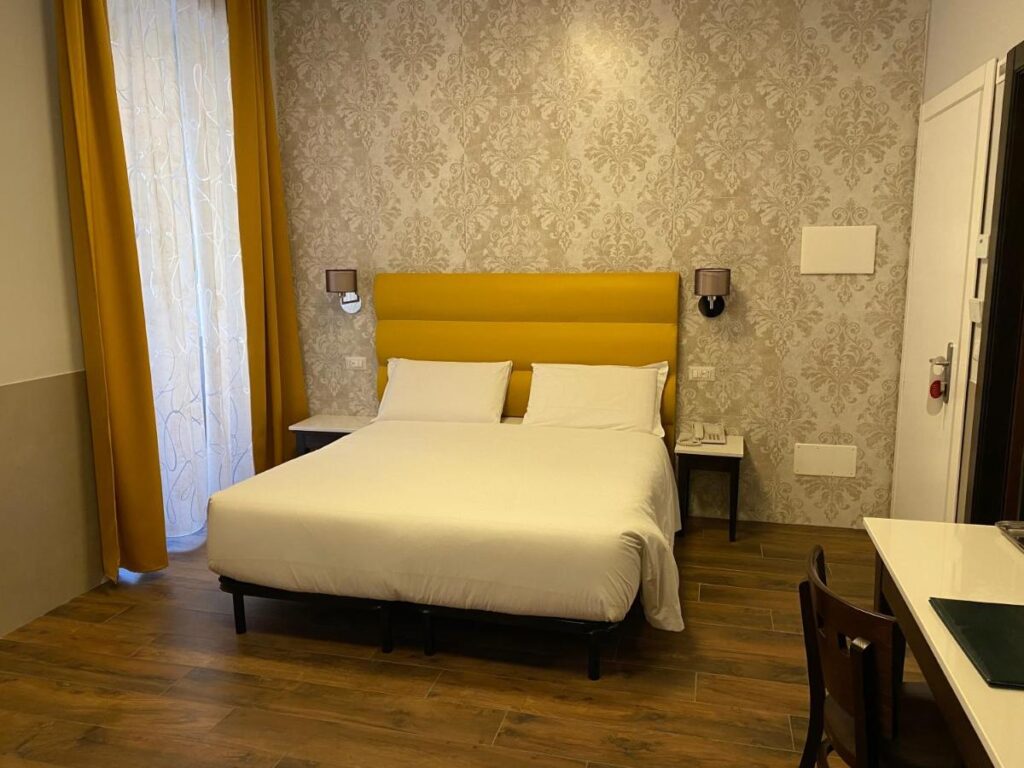 Hotel Virgilio room, bed, desk, hotels in Rome, Trevi Fountain hotels