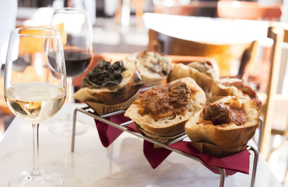 Rome food tour with wine, tasting menu, wine glasses