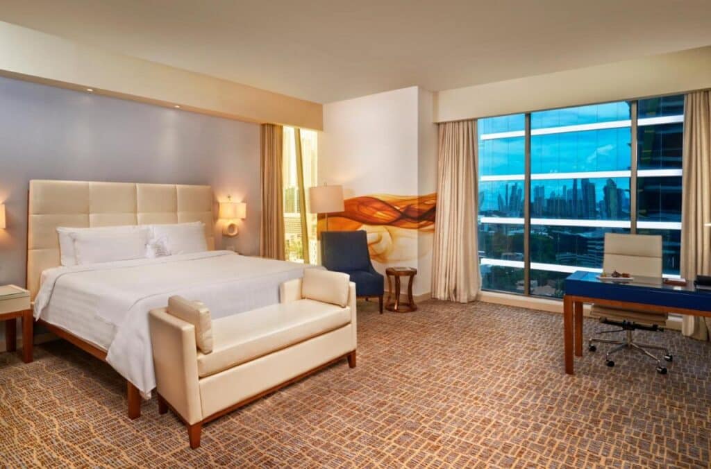 Global Hotel Panama, hotel bed, window
