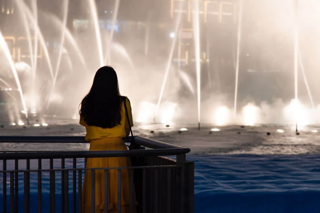 Observing the Dubai Fountain Show, a girl watching a fountain show, Dubai attractions, Burj Khalifa fountain shows