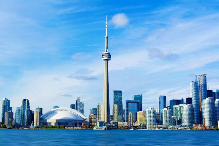 12 Best Toronto Hotels By CN Tower 2024