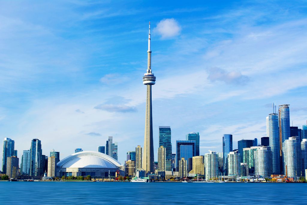 Best Toronto Hotels By CN Tower
