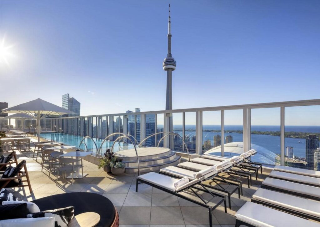  Bisha Hotel Toronto, stunning view, a pool