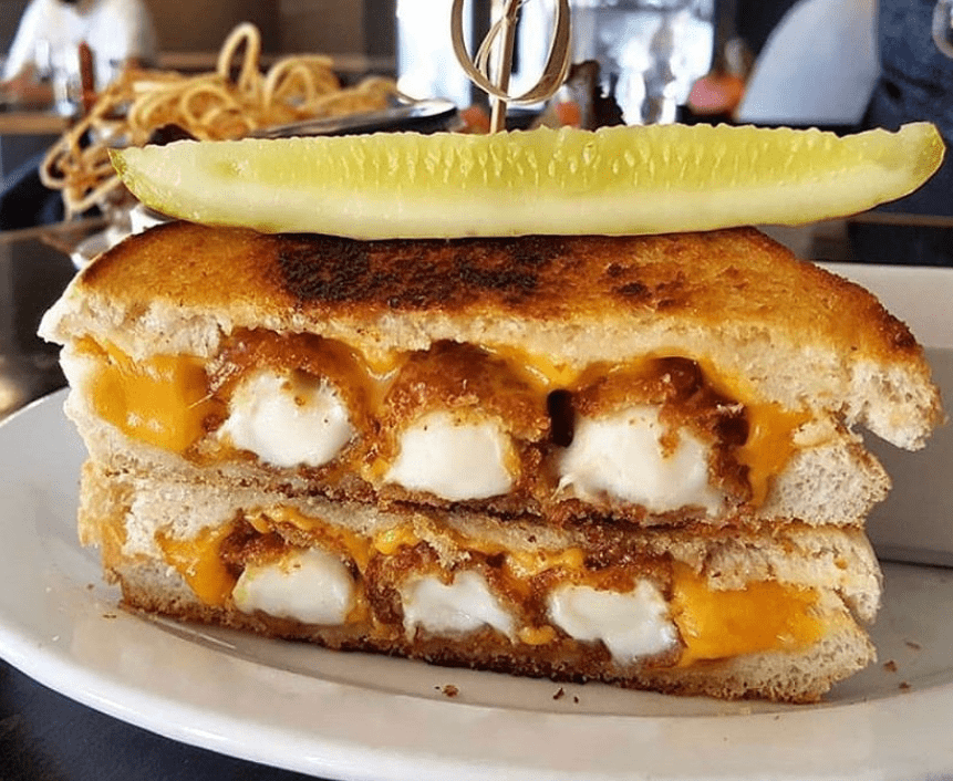 Mozzarella-stick grilled cheese, Garfield's, Harrow, Ontario, sandwich