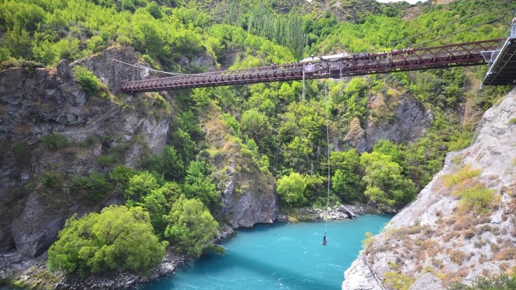 Bunjee jumping from Kawarau Bridge, Queenstown, New Zealand, river