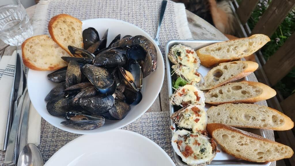 Baked Oysters, PEI Mussels, seafood, restaurant