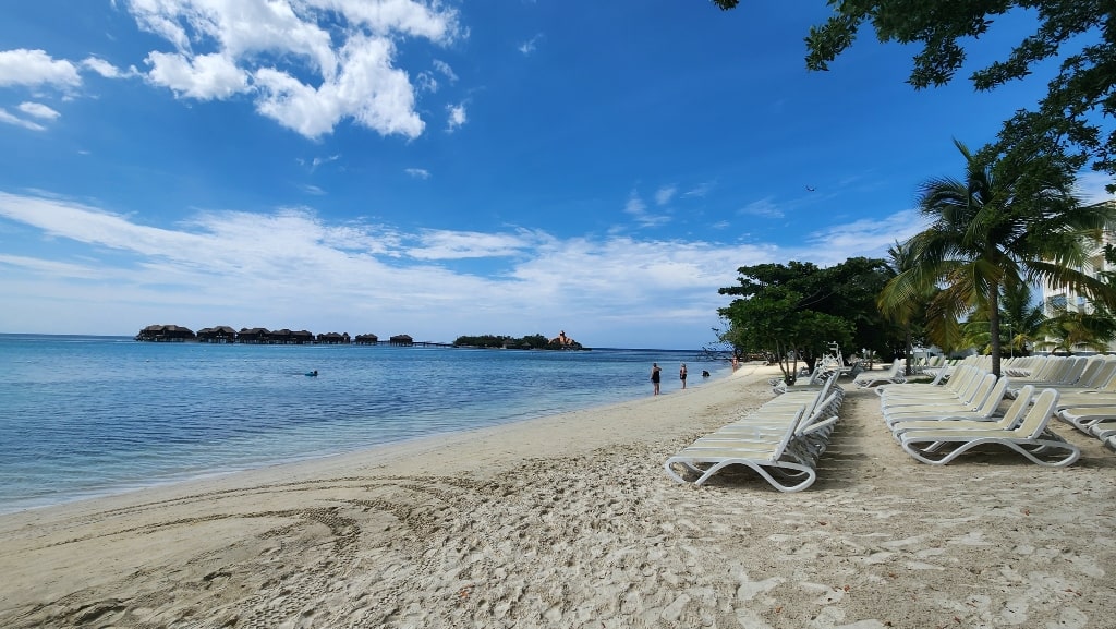 Beach in Jamaica, beach chairs