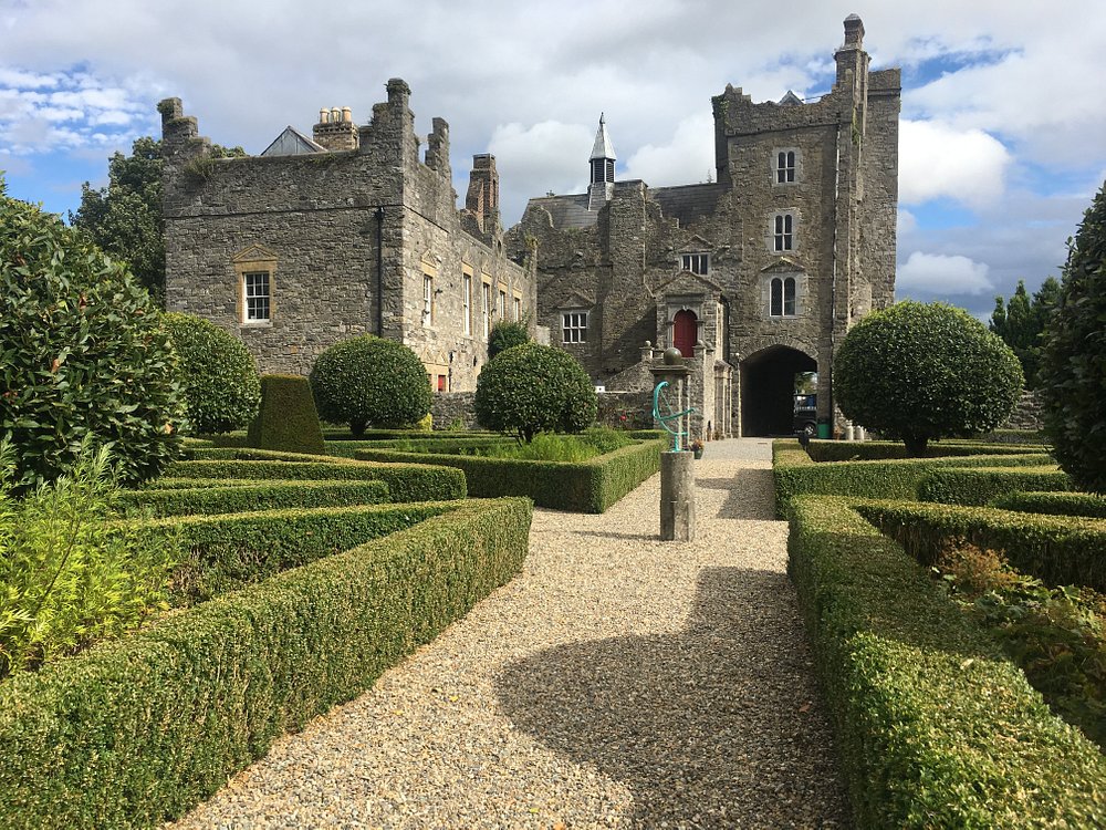 Drimnagh Castle, hedge, Dublin castles