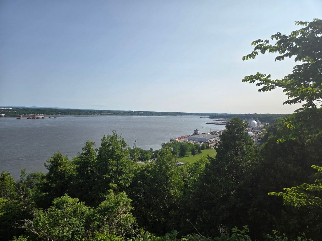 Promenade Samuel-De Champlain, waterfront path
