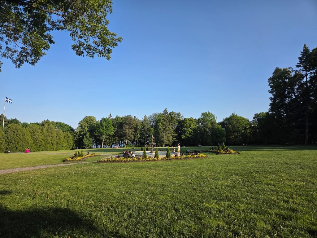 Parc du Bois-de-Coulonge, green area, park, one of the best free things to do in Quebec City is to enjoy Parc du Bois-de-Coulonge