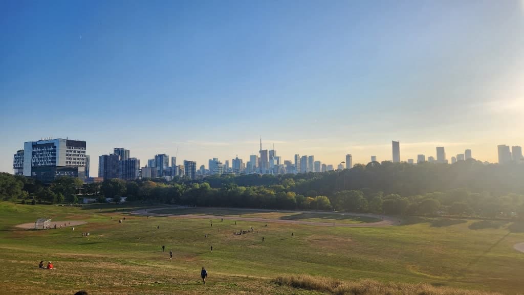 Riverdale Park, Toronto skyline, greenery