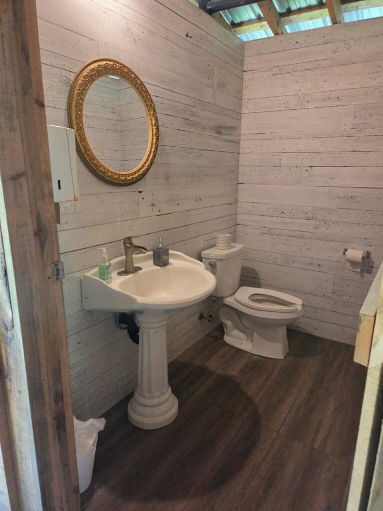 The toilet in Homegrown Hideaway near Port Dover