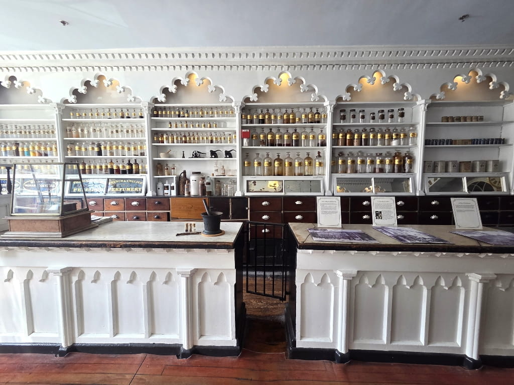 The Stabler-Leadbeater Apothecary Museum