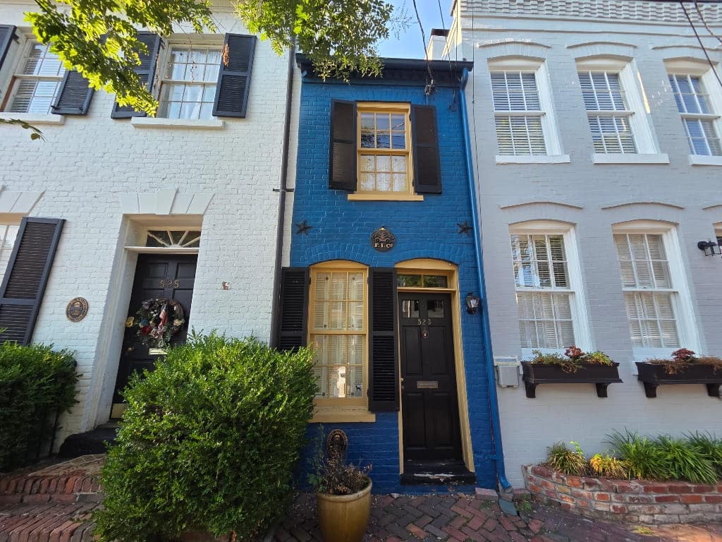 Close-up of the Spite House