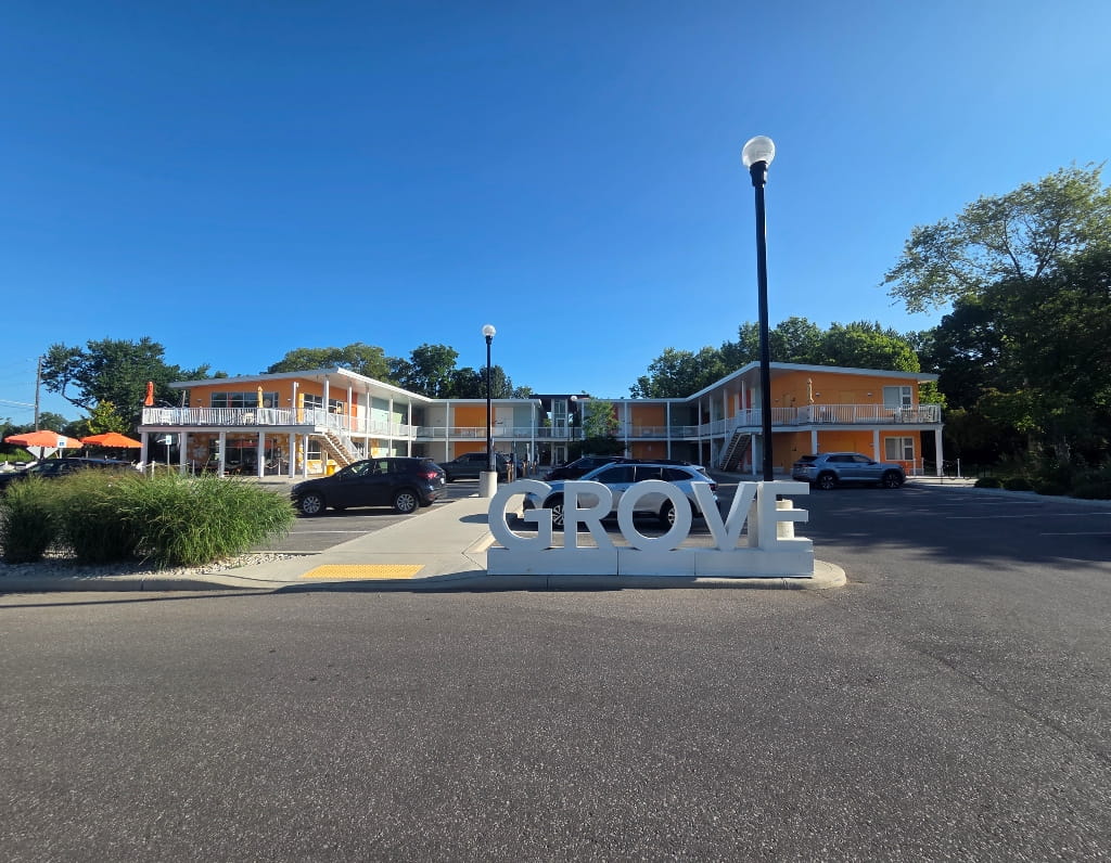 The Grove Motel, hotel, colorful motel